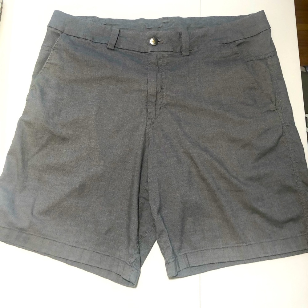 Lululemon slate gray mens shorts size 34.